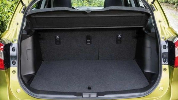 Многодисковата електромагнитна муфа при SX4 минава за корав възел, но има едно слабо място &ndash; външното окабеляване. Тъй като кабелите и буксите са разположени ниско, те постоянно са подложени на кал, луга и вода. Това води до окисляване и прекъсване на контактите, което е и основната причина за внезапен отказ на двойното предаване, дори самата муфа да си е наред.

Какво да се направи?

Изскочат ли грешки в системата 4х4, диагностиката трябва да започне не с отваряне на муфата, а с ревизия на кабелния сноп и буксата. Контактите трябва да се почистят от окиси и да се минат със специален диелектричен защитен спрей или смазка. За да удължите живота на целия възел след 150 000 км, е важно също да следите семерингите на диференциалите и да внимавате за скъсани маншони на каретата.
